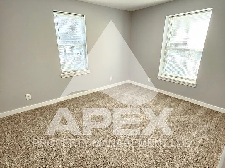 915 Forsythe St — Photo 10