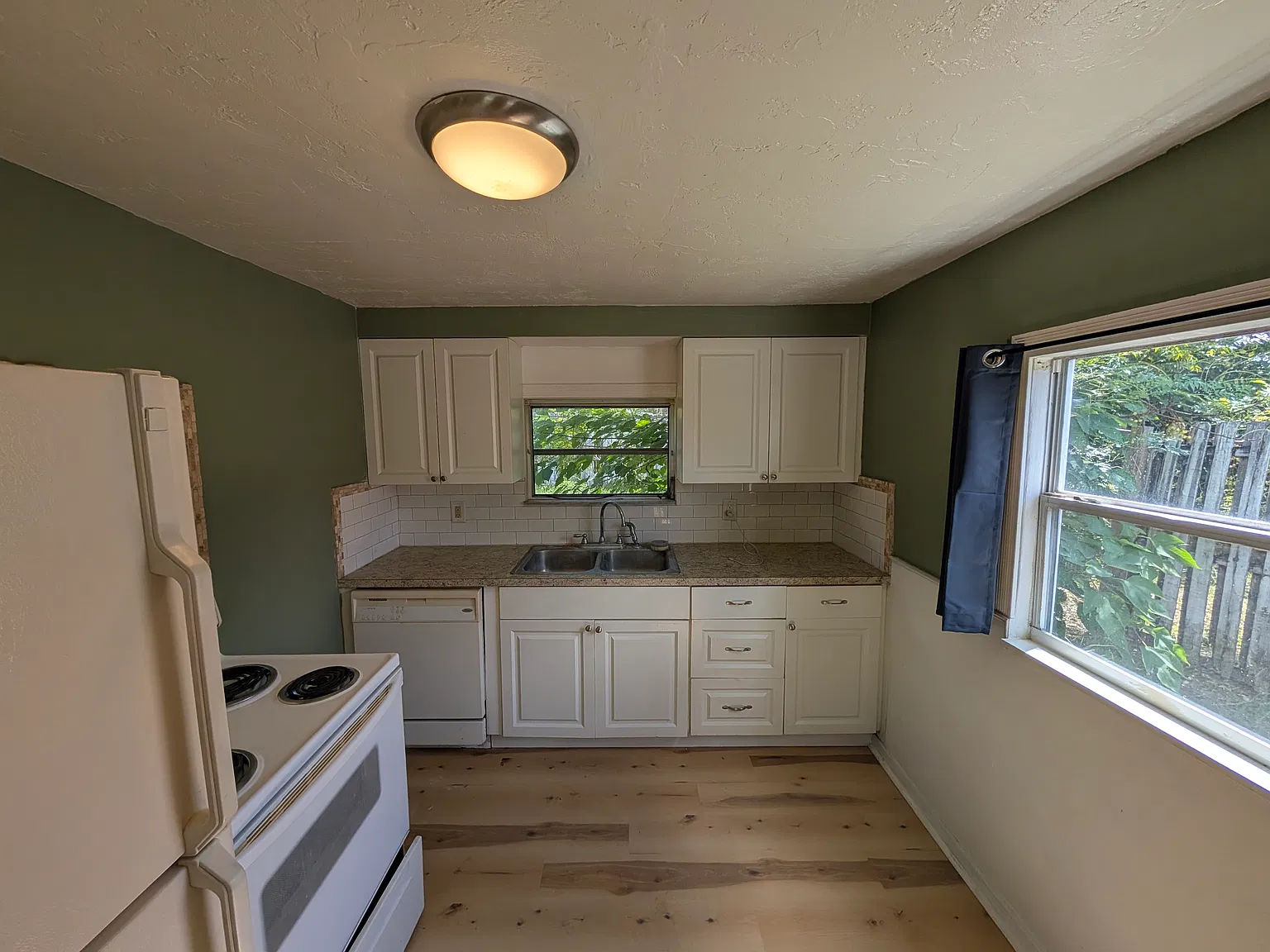 1 bed, 550 sqft, $1,050 — Photo 2