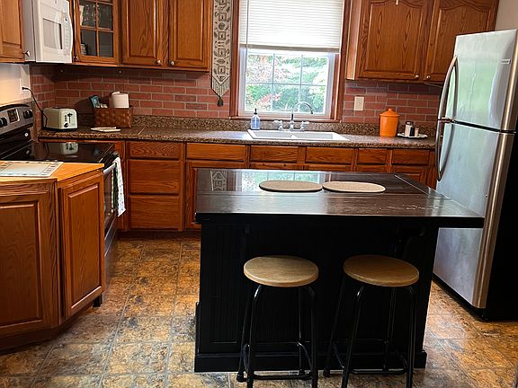 Kitchen with island