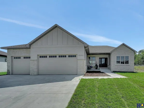 1503 E 8th St, Hickman, NE 68372