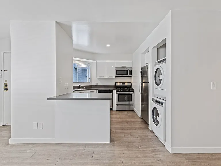810 Crenshaw — Photo 10