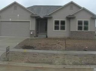 340 Oak Park Cir, Marion, IA 52302