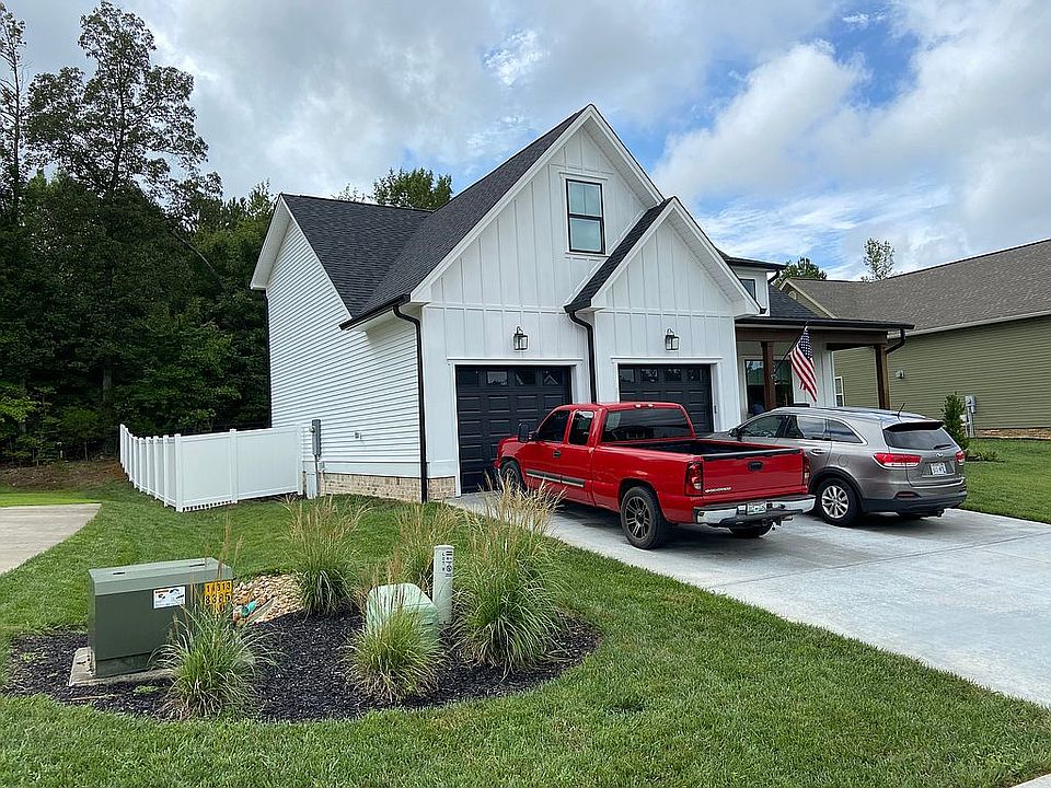 1st image of 215 Stonebridge Ln NE