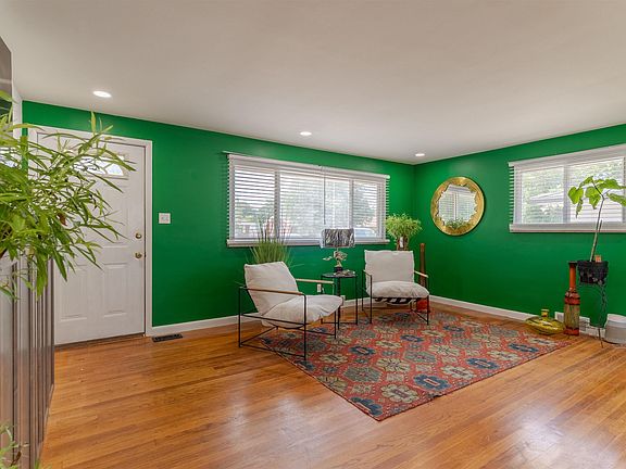5th image of 1922 S Lombard Ave