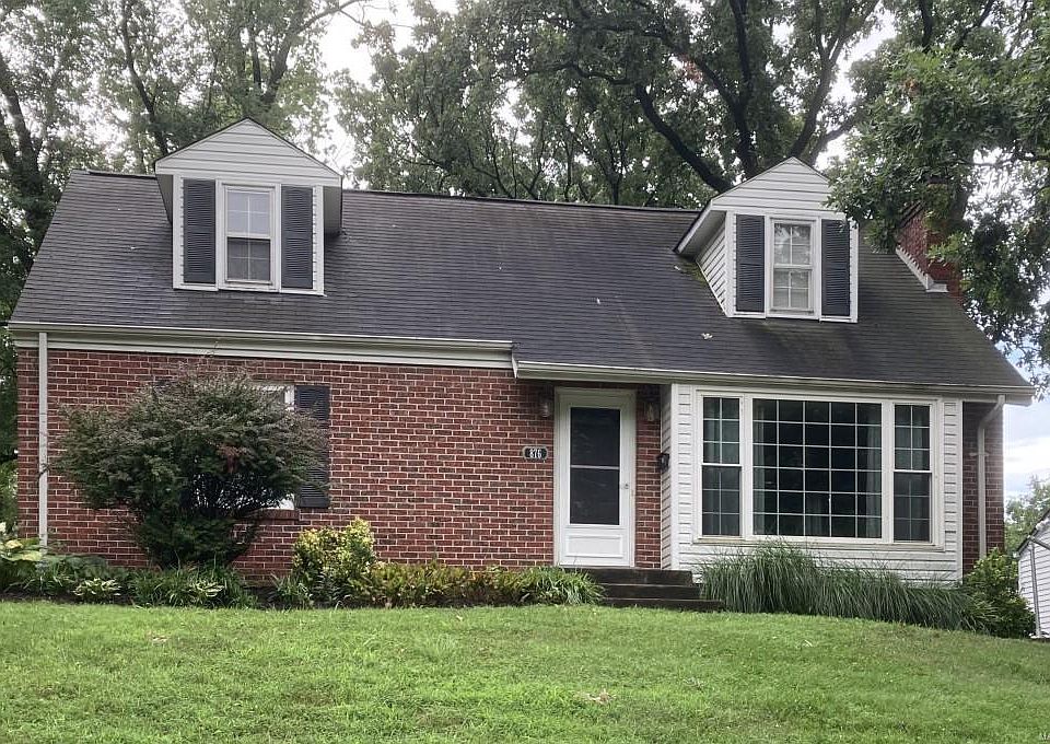 1st image of 876 Woodbine Dr