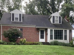 876 Woodbine Dr, Saint Louis, MO 63126