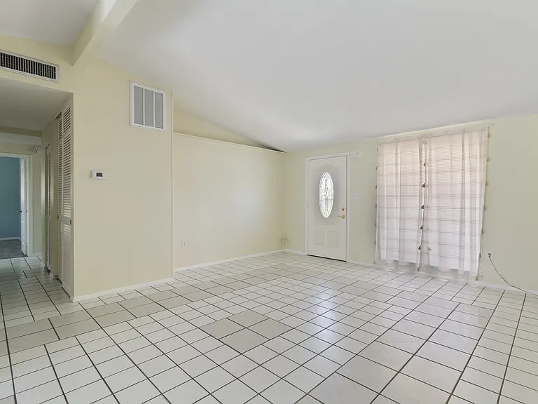22312 Lasalle Rd — Photo 8