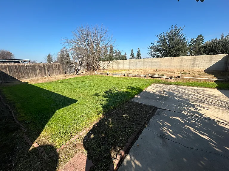 4694 N Holt Ave — Photo 11