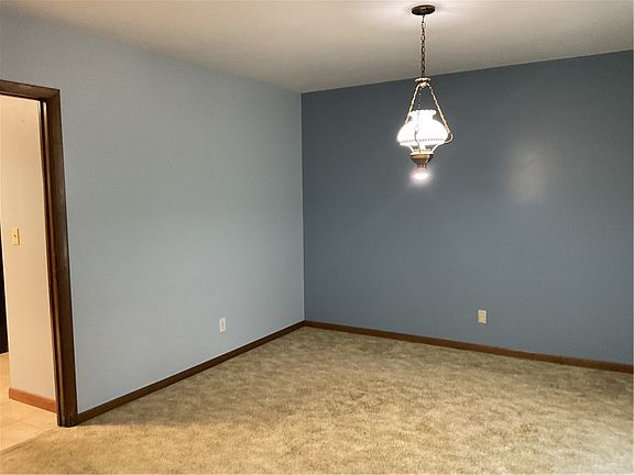 5th image of 710 E Warren St
