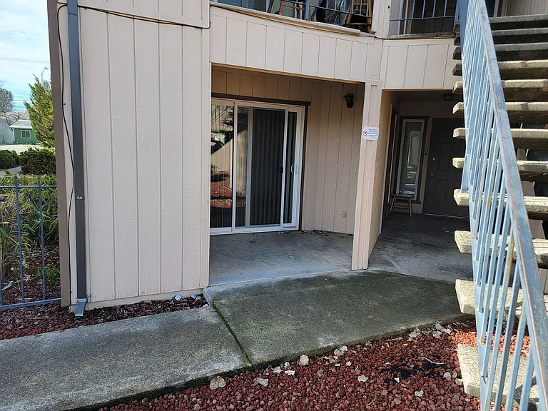 837 & 843 Lake Blvd #833-847 — Photo 2