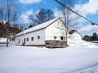 332 Champlain Rd, Penetanguishene, ON L9M1S4