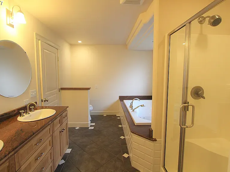 1326 Howard St — Photo 12