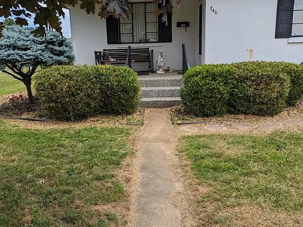 740 Mary St, Belpre, OH 45714