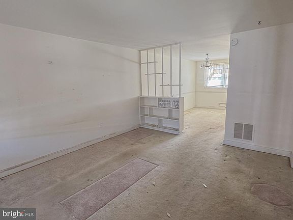4th image of 4735 Homesdale Ave