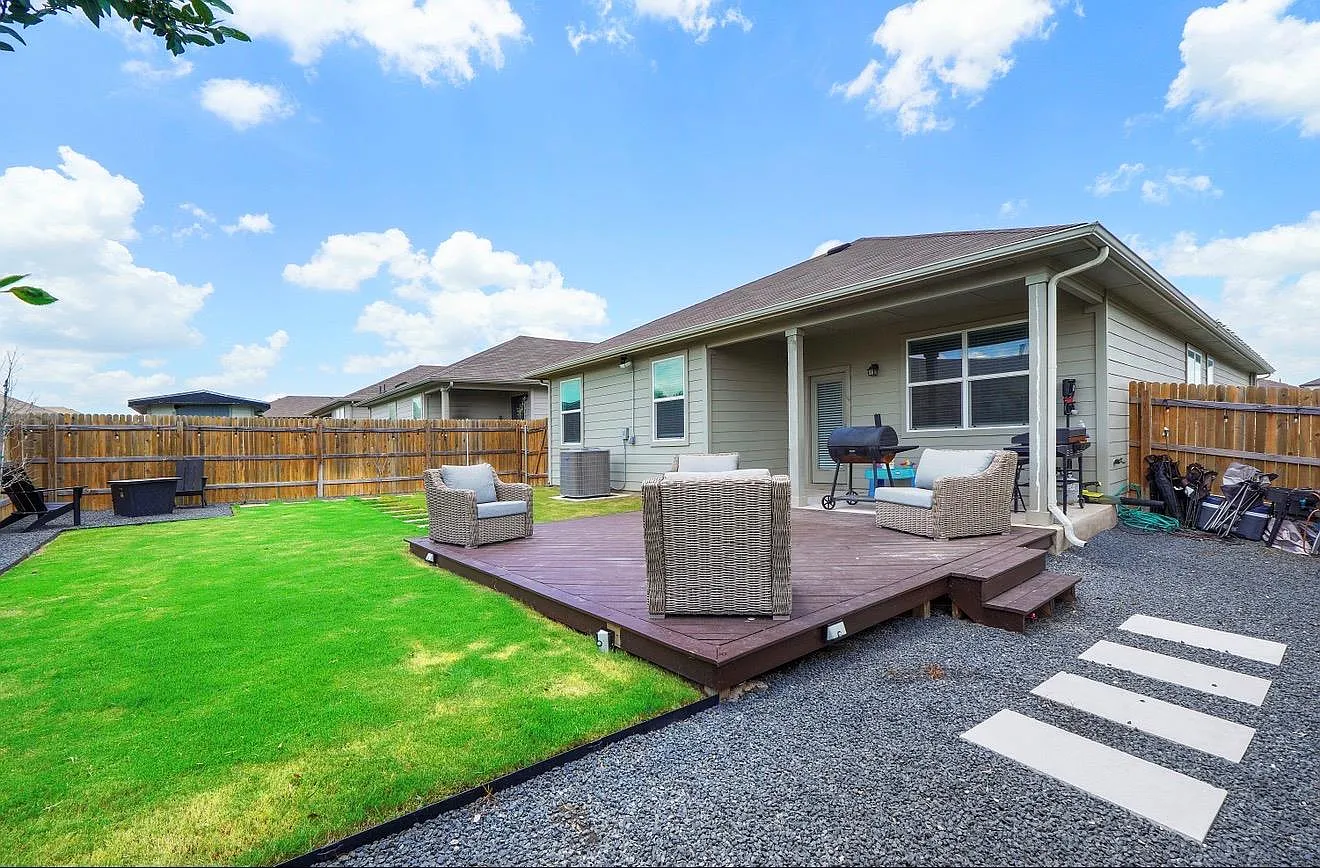 4 bed, 2.0 bath, 1891 sqft, $2,300 — Photo 3
