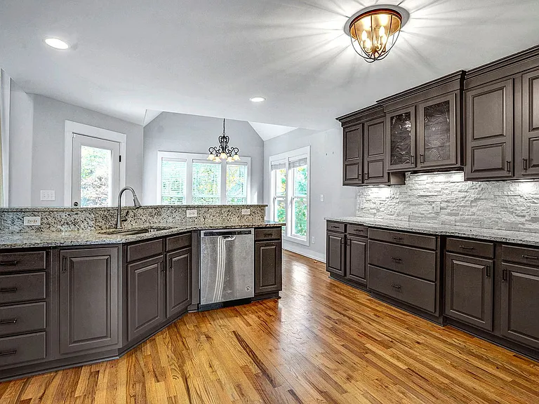 520 Ruth Cir — Photo 9