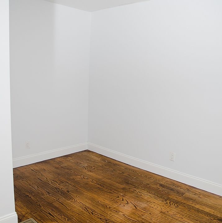 2nd image of 856 Belmont Ave