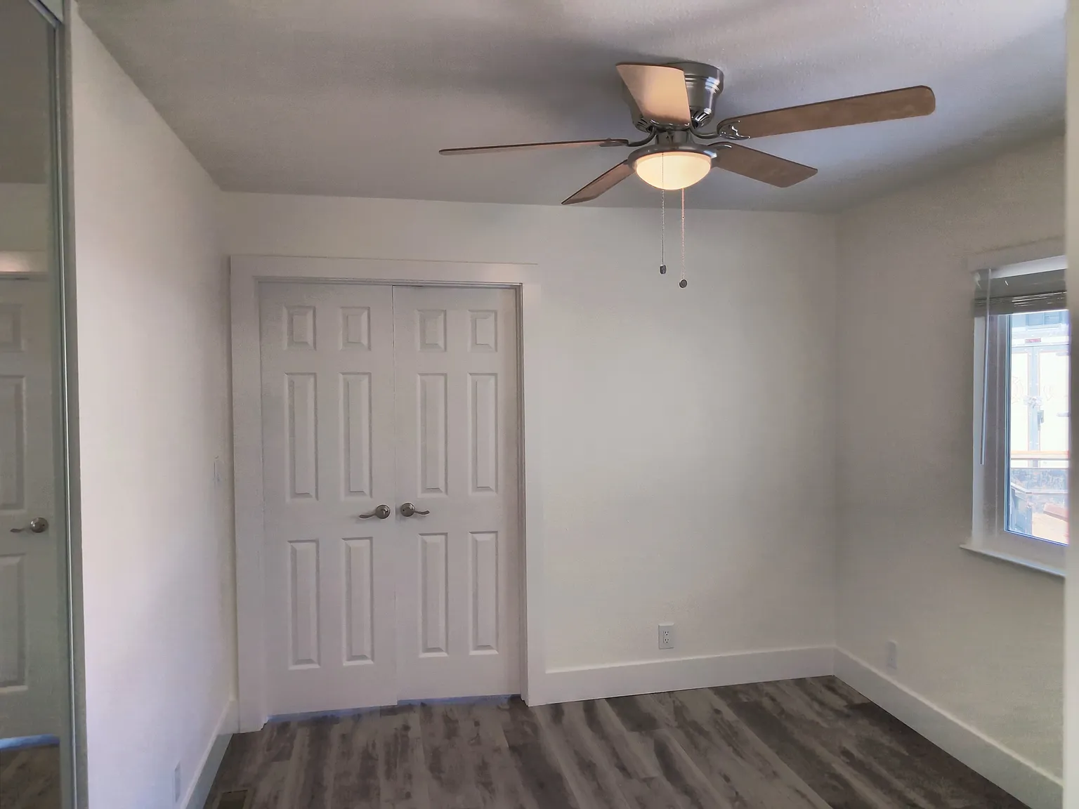 4 bed, 1924 sqft, $4,395 — Photo 2