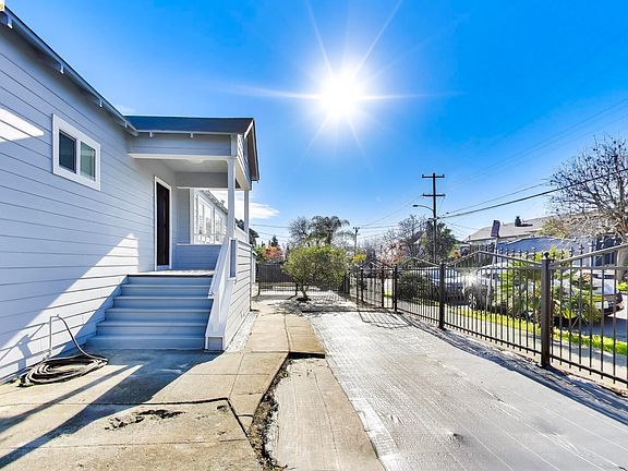 3rd image of 1978 Rosedale Ave