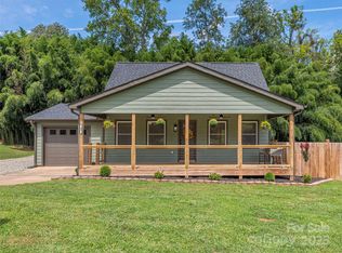 93 Cresthaven Dr, Clyde, NC 28721