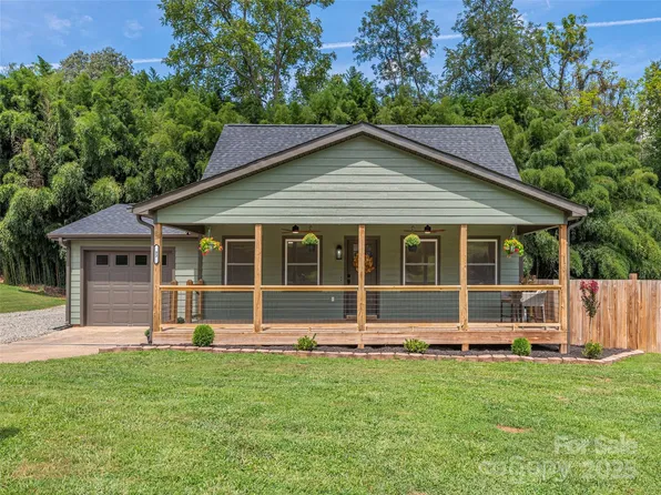 93 Cresthaven Dr, Clyde, NC 28721