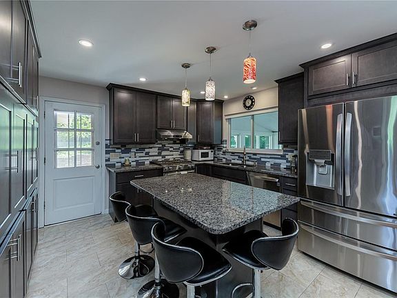 5th image of 72 Morwood Ln