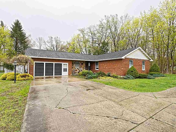4th image of 25 Howland Ave