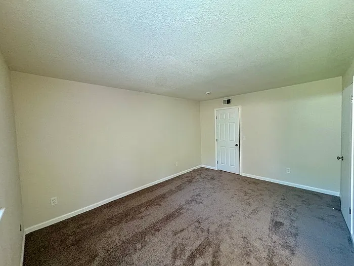 5943 Moss Creek Cir — Photo 17