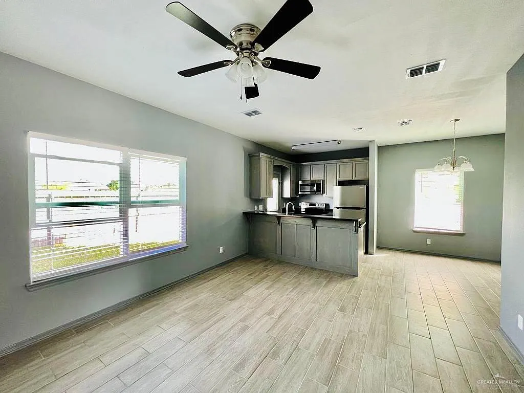 3 bed, 2.5 bath, 1280 sqft, $1,450 — Photo 4