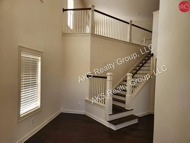 4613 Riverview Dr — Photo 2