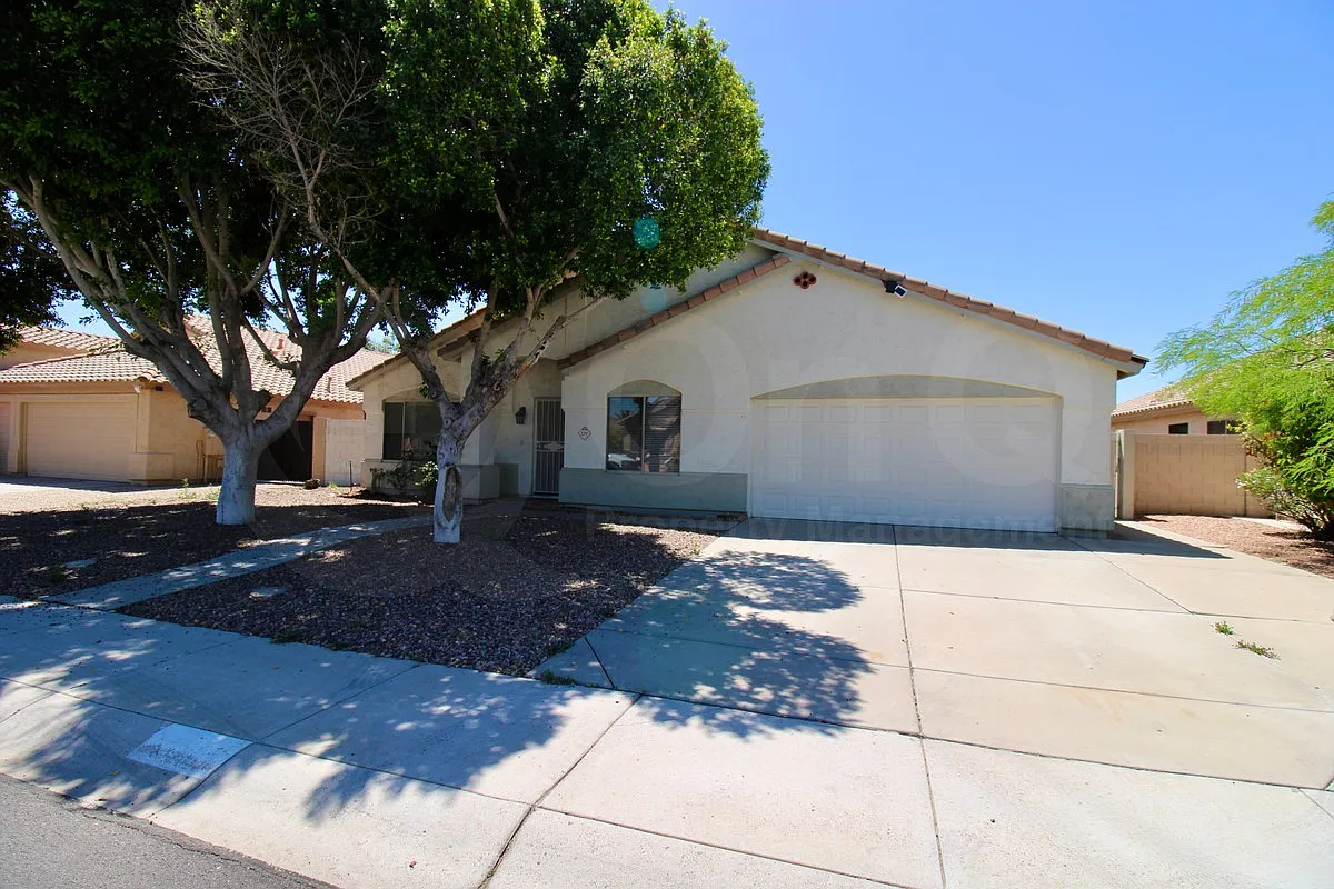 3 bed, 2.0 bath, 2310 sqft, $2,750 — Photo 2