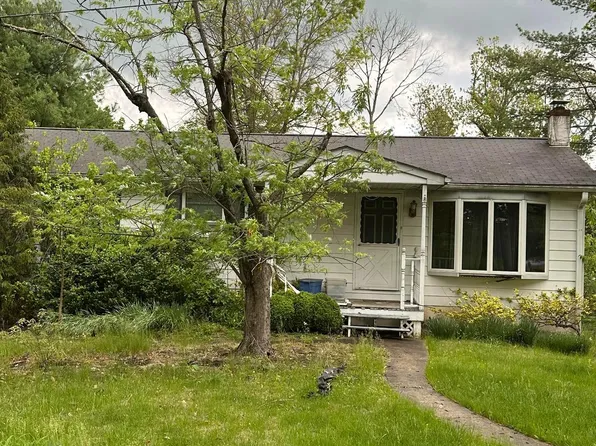 4 Perkiomen Ave, Schwenksville, PA 19473