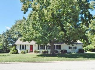 824 Ridgeway Dr, Liberty, MO 64068