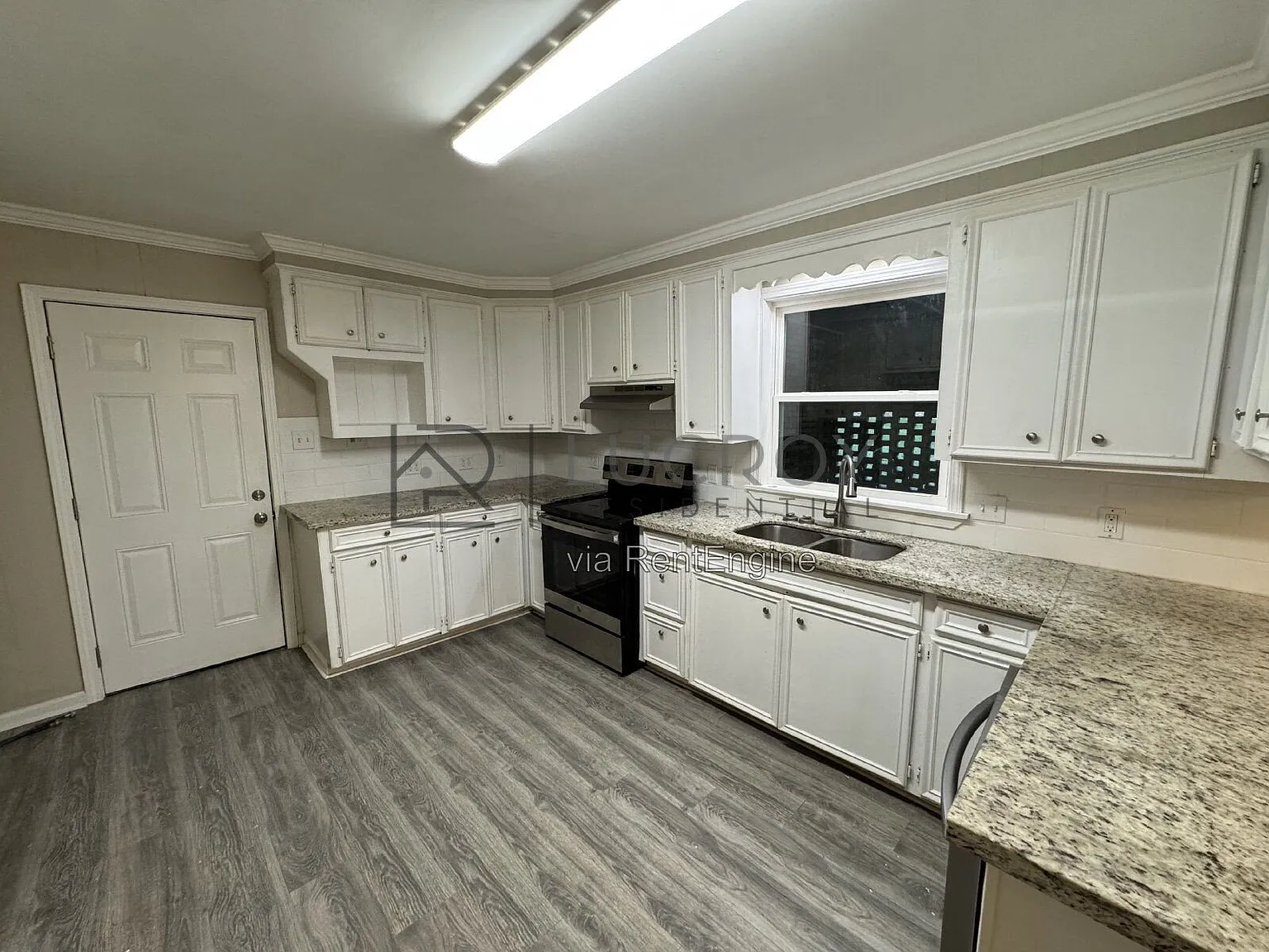 3 bed, 1.0 bath, $1,100 — Photo 3