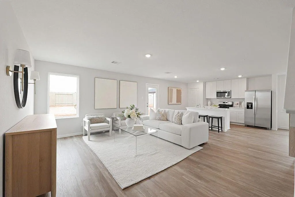 5 bed, 2.5 bath, 1892 sqft, $2,000 — Photo 3