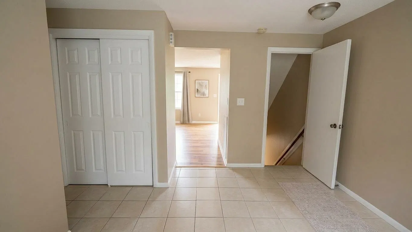 3 bed, 1.5 bath, 1350 sqft, $2,395 — Photo 4