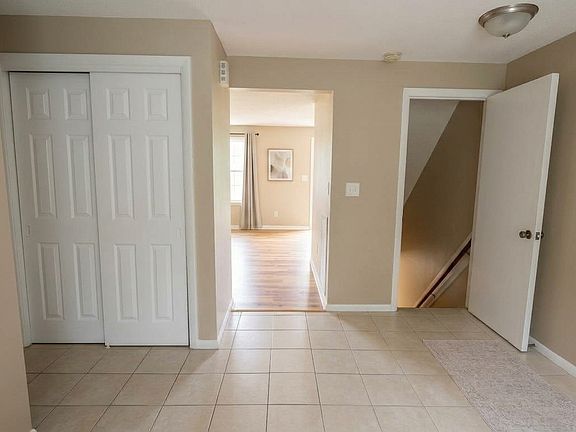 4th image of 97 Robertson St