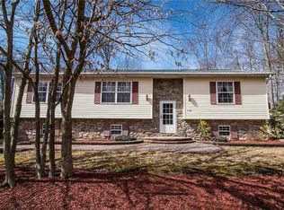 8881 Chipmunk Ln, Tobyhanna, PA