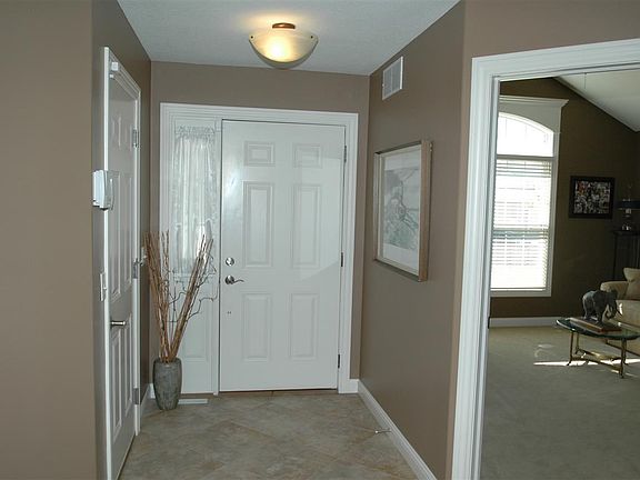 2nd image of 2876 Villa Ct