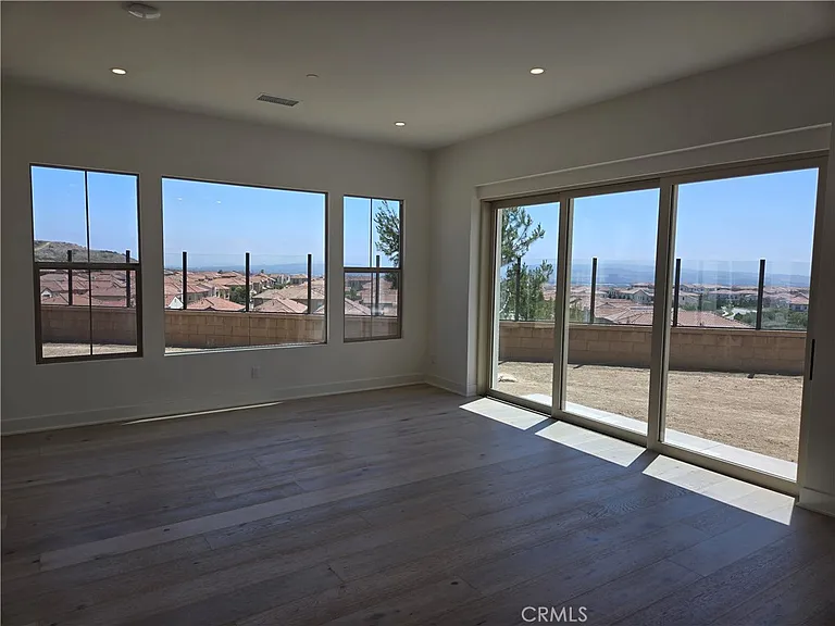 211 Maricopa — Photo 2