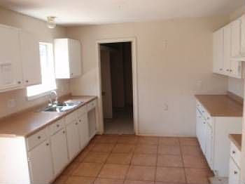 4th image of 2506 Plaza St