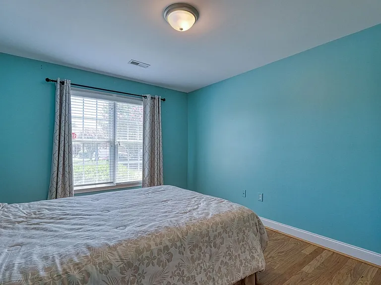210 Rivermill Ct — Photo 33
