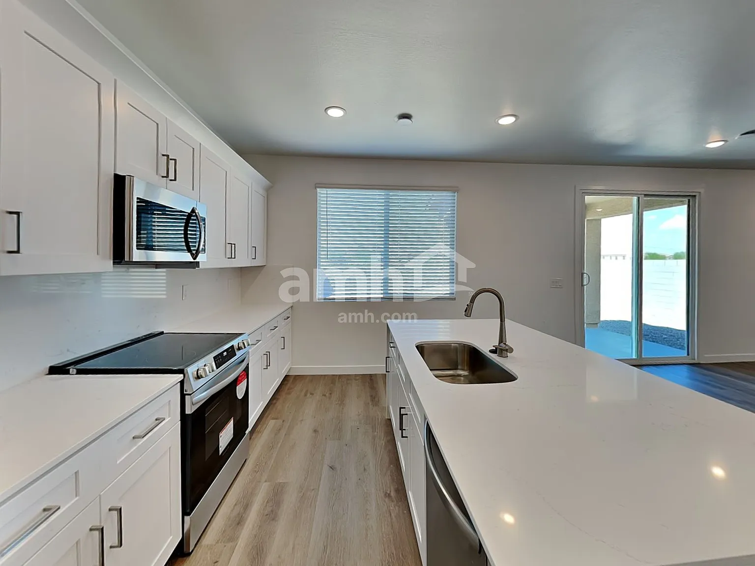 4 bed, 2.5 bath, 2097 sqft, $2,340 — Photo 4