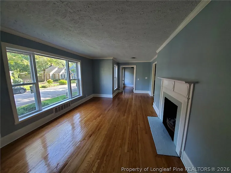 1015 Brook St — Photo 4