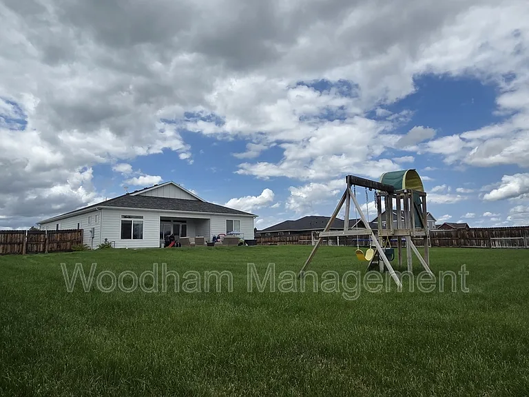 98 Caitlin Rd — Photo 34