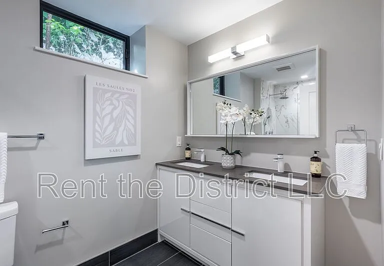 1345 K St SE #T-01 — Photo 13