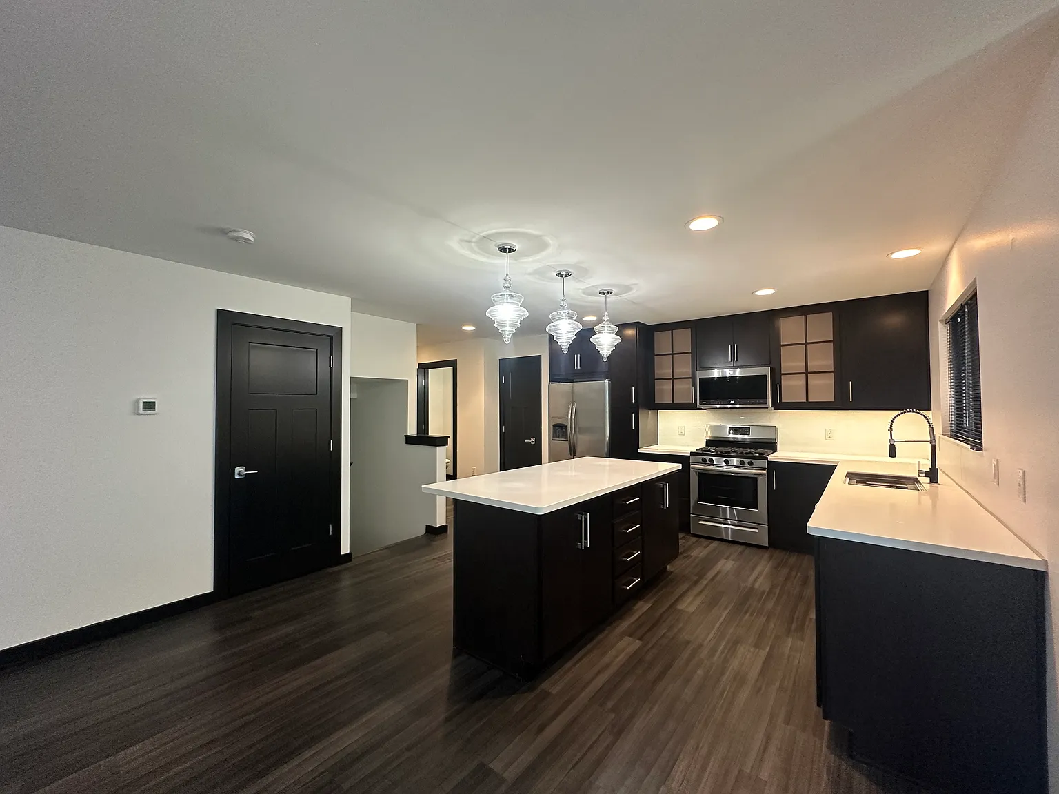 2 bed, 1.5 bath, 1817 sqft, $2,300 — Photo 3