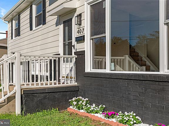 4th image of 407 E Elm St