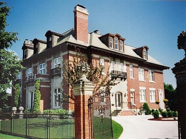 1st image of 303 Saint Clair Ave
