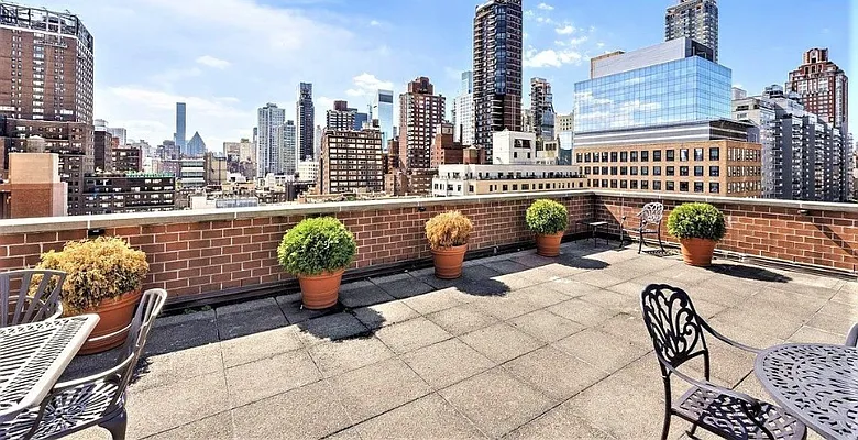 Sold by Compass | media 7